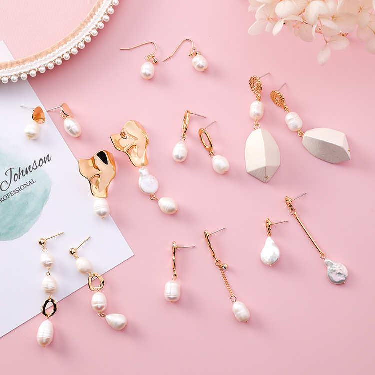 Stylish Vintage Geometric Metal Pearl Asymmetric Earrings - Personalized Design - Image 7