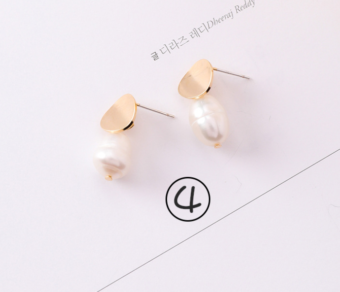 Stylish Vintage Geometric Metal Pearl Asymmetric Earrings - Personalized Design - Image 13