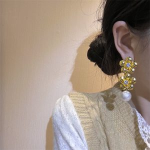 Vintage-Inspired Flower Pearl Stud Earrings | Unique Design for Every Occasion