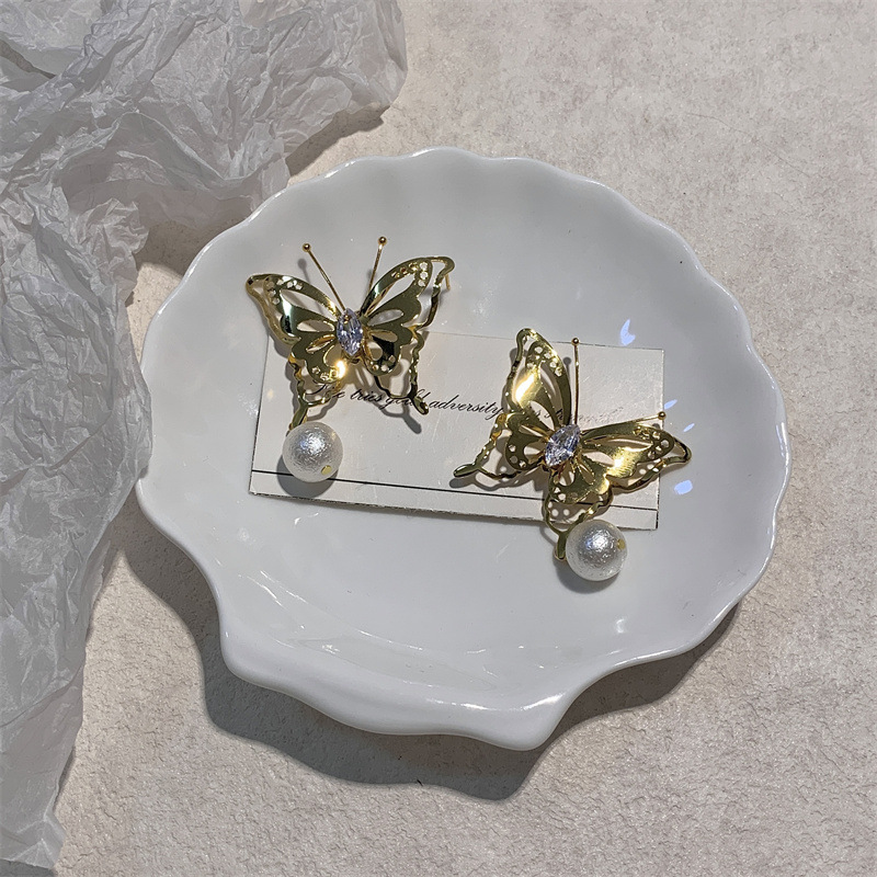 Vintage-Inspired Flower Pearl Stud Earrings | Unique Design for Every Occasion - Image 6