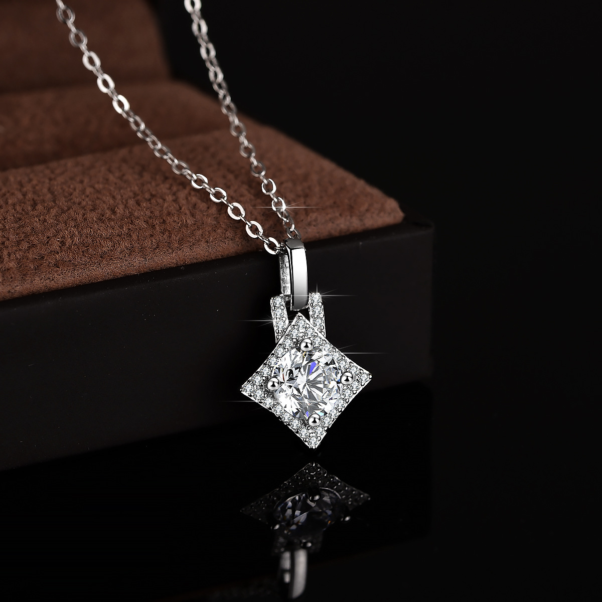 Stylish Moissanite Necklace for Women - Unique Fashion Statement - Image 3