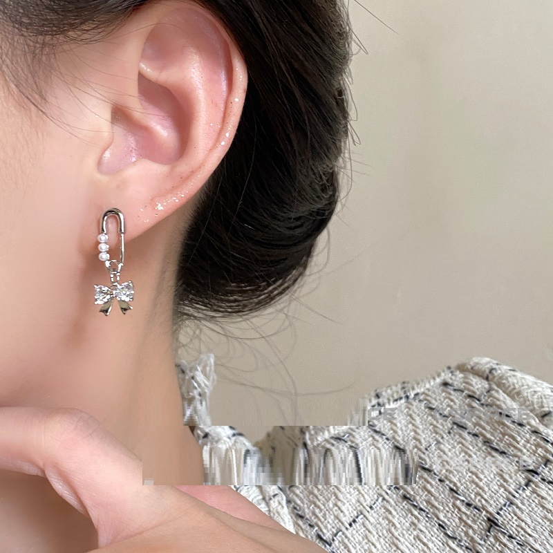 Charming Sweet Cool Bow Stud Earrings with Elegant Pearl Pin Design - Image 5