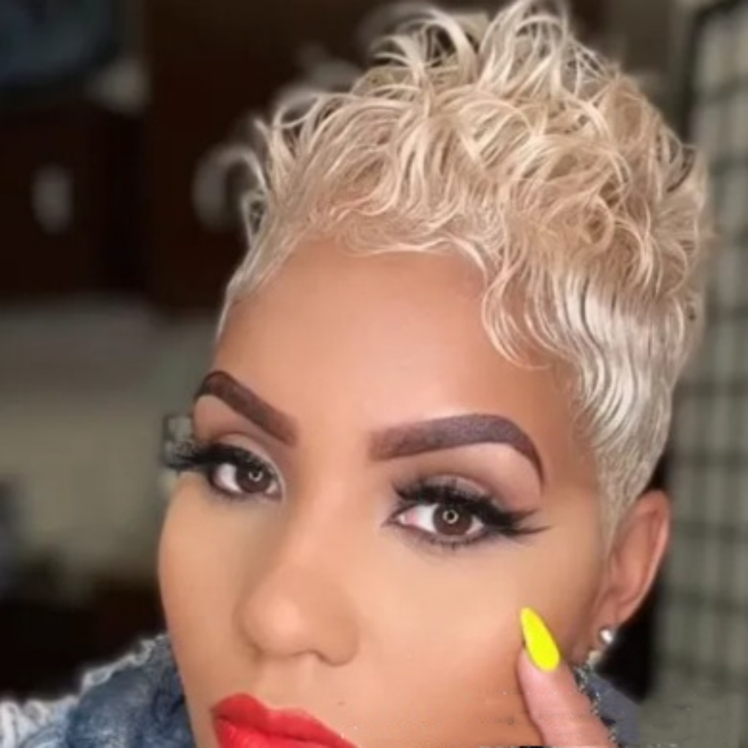 Trendy Short Roll European & American Style Wig for a Chic Look