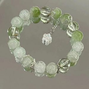 Elegant Women's Green Glass Flower Bracelet for Stylish Accessorizing