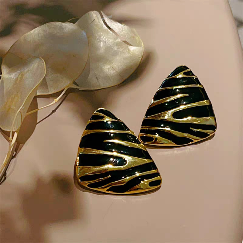 Stylish Retro Zebra Triangle Silver Stud Earrings for Trendy Fashion - Image 2