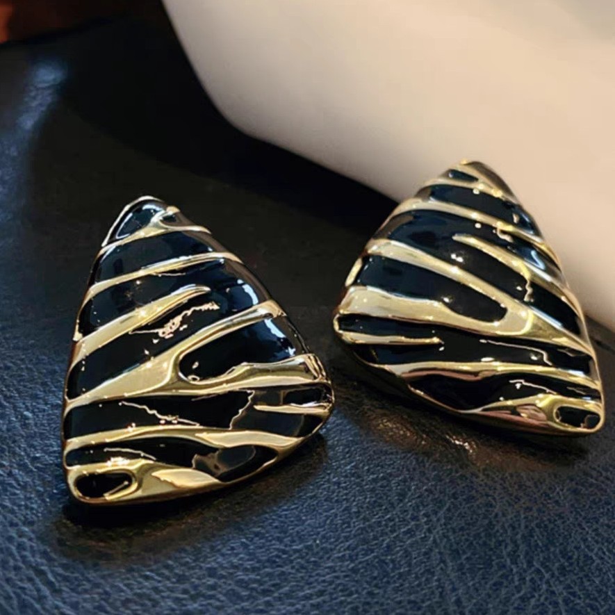 Stylish Retro Zebra Triangle Silver Stud Earrings for Trendy Fashion - Image 4