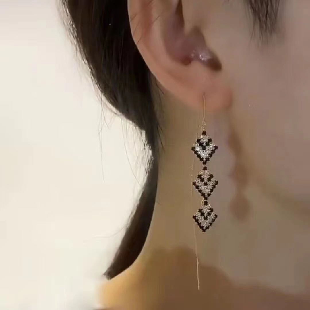 Stylish Design Sense Black Rhombus Long Fringed Earring Thread for a Chic Look - Image 5