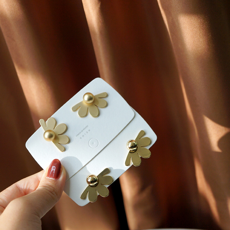 Elegant Silver Needle Vintage Petal Metal Flower Stud Earrings for Timeless Style