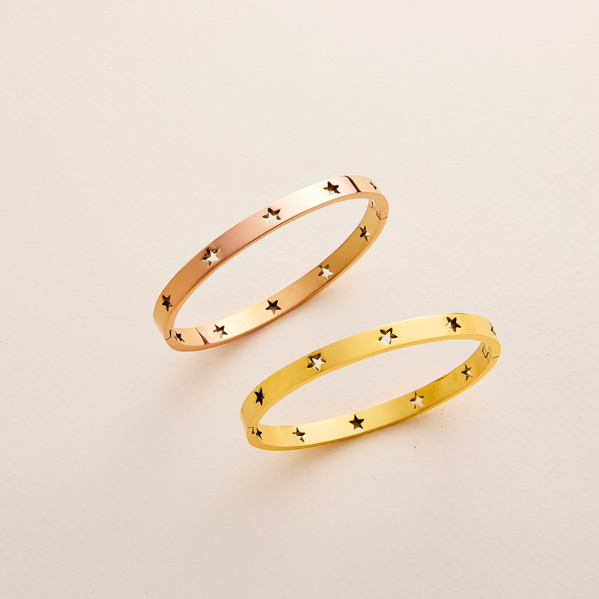 Trendy Men's and Women's Hollow Pentagram Bracelet in Titanium Steel - Image 3