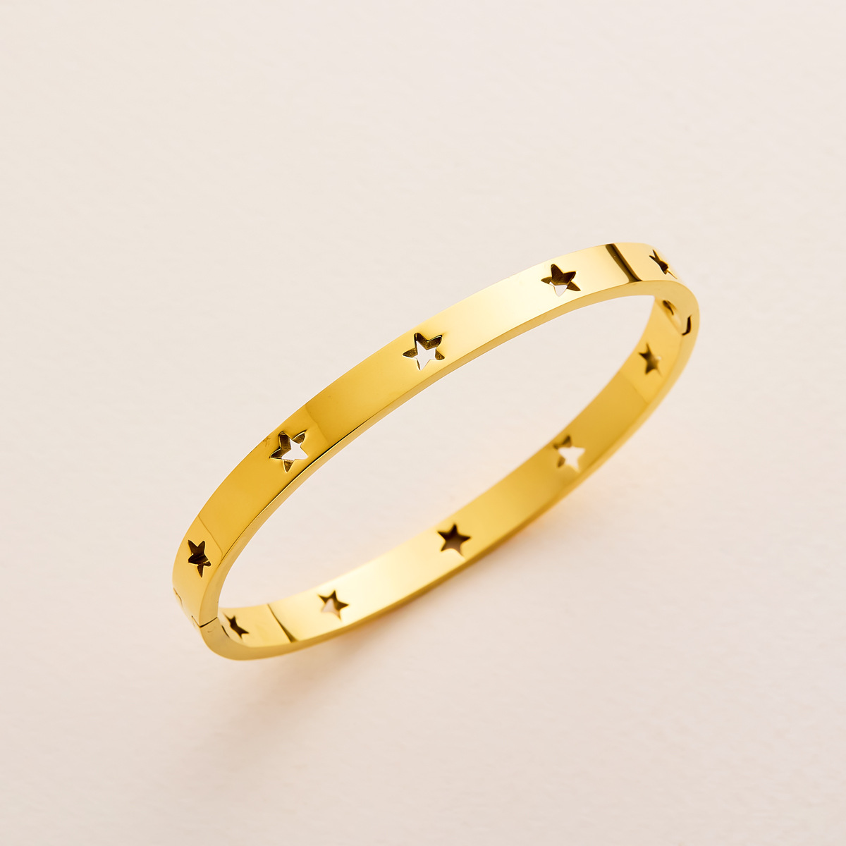 Trendy Men's and Women's Hollow Pentagram Bracelet in Titanium Steel - Image 4