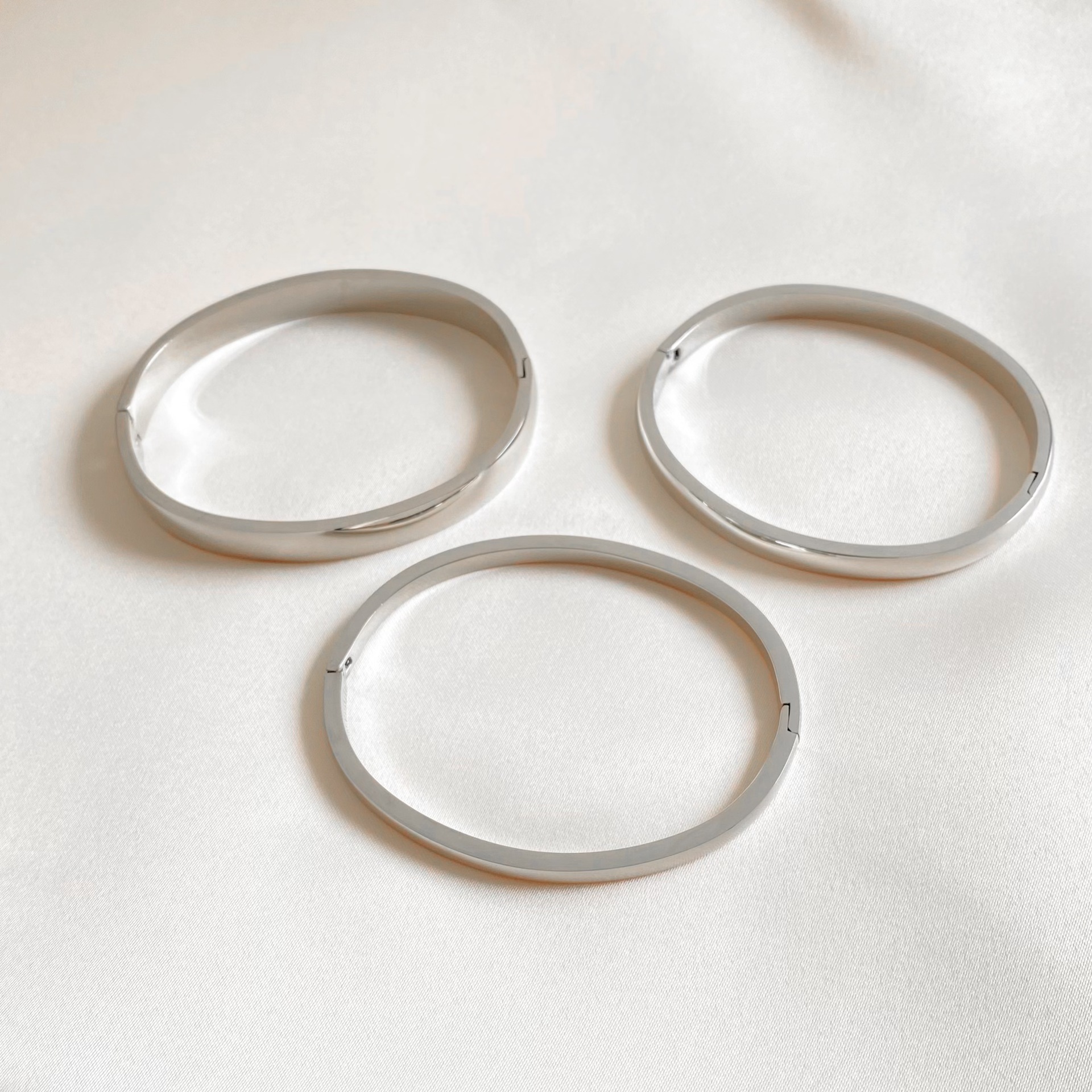 Chic Retro Minimalistic Buckle Bracelet - Elegant Gold Accessory - Image 8